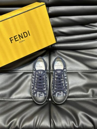 fendi芬迪情侣款低帮帆布鞋，芬迪 春夏新品系带帆布鞋，鞋面Ff提花面料，饰有同色系绸缎边饰，鞋底Ff雕刻装饰，软弹脚感，上脚舒适度满分！ Size：38–4