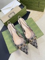 Gucci 24Ss春夏新款 G家尖头马衔扣V型系列 经典再现 简约设计高雅品质 鞋面以羊皮双G布材料匠心打造 鞋面缀饰亮眼的经典马衔扣 后带着釆用松紧带设计