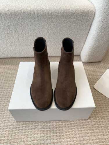 麂皮P小牛皮350 The row 24ss 秋冬新款圆头 松紧一脚蹬 短靴 The row在打造高级感这点从来就没输过 一双简约干练 低调时髦的靴子 没有鲜艳