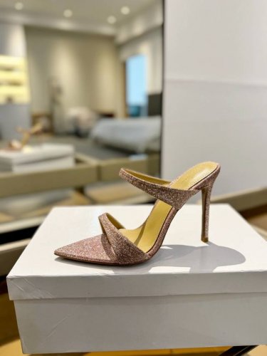 价格p： 半拖系 吉安维托 罗西 Gianvito Rossi 官网最新发布 原版拆解1:1完美复刻， 跟高：10.5Cm 码数：35-41 41定制 不予退换