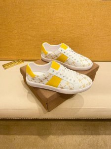 工厂价 Gucci 古奇最 2024新款精心打造，引爆全场！不断创新的国际品牌 此款男士四季休闲鞋，原版版本，鞋面全皮面料 ，透气舒适皮垫脚橡胶防滑大底，透气舒