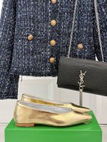 厂价 Bottega Venet*｜Bv葆蝶家 25Ss新品平底单鞋 设计舒适时尚 让你爱不释手 既显气质又显高贵。 鞋面采用原版定制皮料 内里垫脚均为混种羊皮