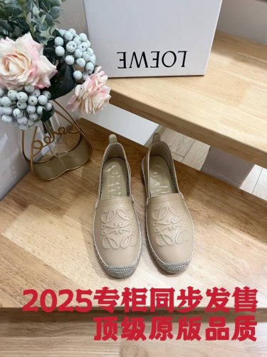loewe罗意威 代购级 2025早春新款渔夫鞋，舒适轻便百搭，采用超甜马卡龙色系，这款单鞋采用高端牛皮面料制成，饰有3D工艺细节设计，少女糖果色，在炎热的夏季
