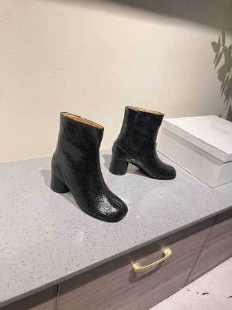 Maisonmargiela MM6马吉拉经典分趾靴系列！ 代购版本！辨识度极高，舒适度满分，不会过时的决绝子单品； 搭配各种风格都可轻松驾驭 小短腿的福音 上 - 点击图像关闭