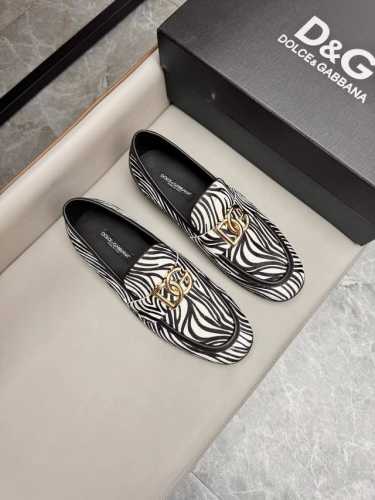 品牌：D&G 颜色：原版配色 码数：39-44定做38.45.46 材质：杜嘉班纳Dolce & Gabbana 新款小牛皮莫卡辛鞋 Bernini 系列莫卡