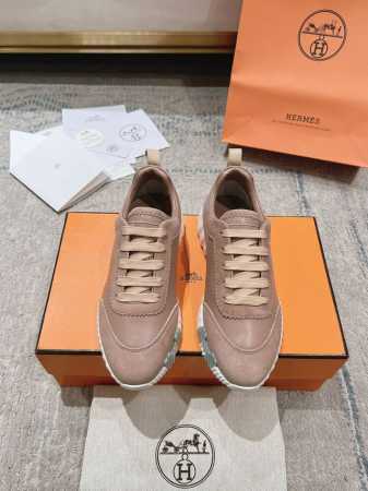 顶级版本 Ss HermèS 爱马仕 初秋新品 情侣款 休闲鞋 拼色设计Mm风 超前时尚 简约高级 随意搭配 上脚非常轻便舒适 鞋面：麂皮 牛皮 内里：羊皮 大 - 点击图像关闭