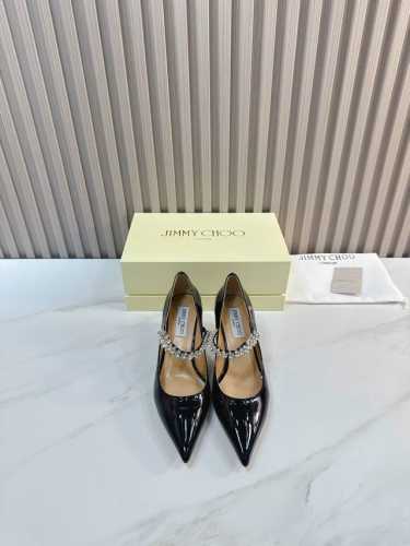 出厂 Jimmy Choo 吉米周 是一个非常全面之尊贵时尚生活品牌， 香港,美国等大时尚博主及明星的同款表带女士高跟，中跟，平跟后空凉鞋系列。 澳大利亚尖头