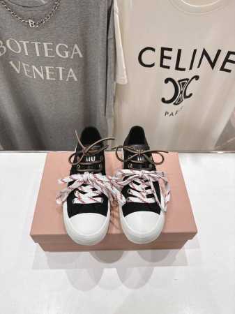 高版本出厂 Miumiu*繆繆25Ss New Arrival～Miu家2025Ss走秀款系带帆布鞋德训鞋休闲鞋 这款系带休闲运动鞋妥妥的美式休闲风格～ 日常穿 - 点击图像关闭