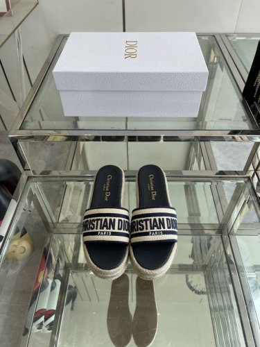 Dior 迪奥 25Ss 春夏新款 Ivieta Dway 渔夫一字拖鞋 Cd字母Logo立体刺绣厚底圆头露趾拖鞋 原版开发市面顶级版本 脚感柔软细腻 舒适度极