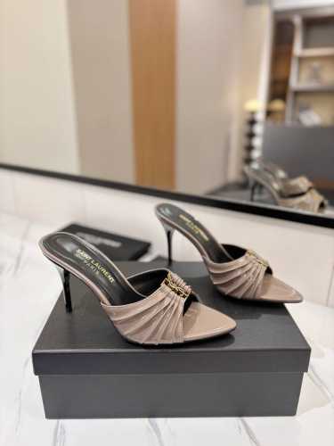 出厂价pp Ysl Saint Laurent* 夏季新品 金属头优雅大气高跟凉鞋 2025全新春夏系列后带方扣高跟凉鞋 尖头高跟拖鞋淡淡的夏日里怎么少得了一双