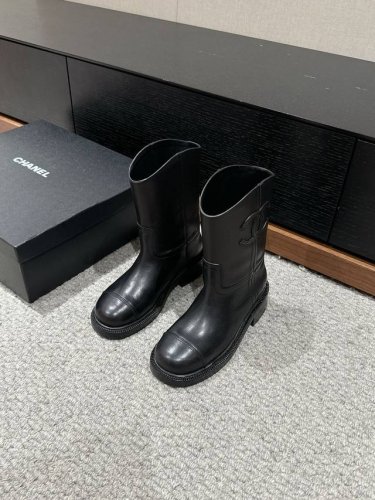 顶级品质 Chanel fw24 new arrival～ 小香2024秋冬新款｜短筒骑士靴 小香每年都有类似款马靴，今年这款感觉 更有型，简约时髦 上脚超级舒
