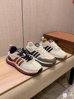 新款: 厂价 古奇Gucci* 最新爆款休闲鞋，顶端品牌奢侈～代购，顶级～质量。鞋面選用进口透气材质透气垫脚 精细做工。原版个性时尚柔软橡膠耐磨防滑大底，上脚轻