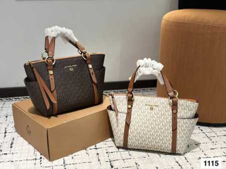 Michael Kors Mk拉链托特包Charlotte 必须入这款 [Black Friday好价格p]尺寸: 24.20 尺寸也是不大不小刚刚合适 - 点击图像关闭
