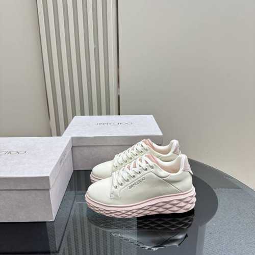 JIMMY CHOO 原版大底休闲小白鞋，采用最新工艺设计，立体感强多种工艺融合一起，颠覆时尚，超级有型！搭配超美。原版一比一 百搭又潮流，可盐可甜！新版面，后