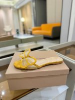 价格P： {拖鞋系} Gianvito Rossi 2025 这款高跟拖鞋 极简主义的 Elle、Gianvito Rossi 秉承了其传统意大利工艺，专注精巧