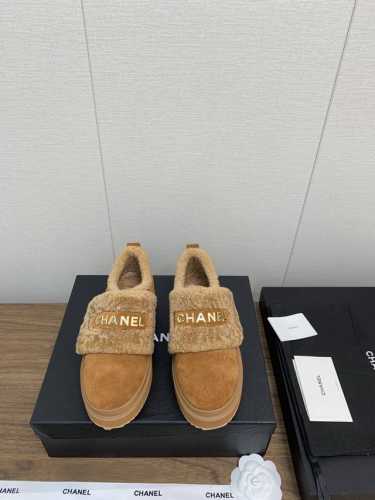 chanel 毛毛鞋 毛靴 秋冬季必备单品！！ 香奈儿秋冬皮毛一体 保暖抗冷必备 小红书力推款，怎么搭配都好看，时髦精必备，香奈儿女士钟爱简约又难以抗拒系搭配展