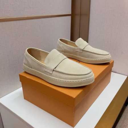 工厂价 L家* 休闲新品上市 鞋面采用牛反绒面料真皮内里，橡胶耐磨大底，鞋型饱满，立体感十足时尚、新颖标准码数：38-44。三色可选。 - 点击图像关闭