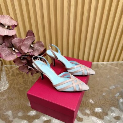 2025走秀款高版本Valentino 鱼鳞钻高跟 凉鞋 绝美的质感 非常好搭配 任何季节可穿 华伦天奴此系列演绎全新时尚魅力 延续超高跟设计 深得海外知名博主