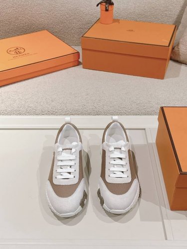 Hermes 皮面 ，情侣款，Size ：码数：35-44 45可订做 Hermes 爱马仕 顶级版本#经典情侣款 休闲运动鞋情侣款休闲之履运动老爹鞋结合高