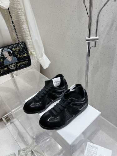 情侣款 MaisonMargiela MM6 马吉拉 情侣款针织连袜漏孔德训鞋 休闲运动鞋 原版购入开发 做货 鬼才设计师品牌，一个轻奢品牌 这一款德国训练鞋延
