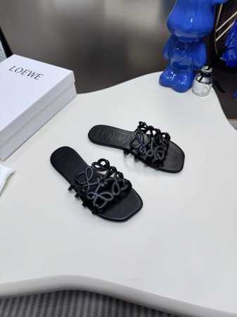 出厂 Loewe 罗意威2025 Ss新品复古风小高跟沙滩拖鞋 小红书 外网火爆款 最近大热的一款拖鞋 超级可爱 时髦精绝对不能错过的必入款 没有任何繁杂装饰 - 点击图像关闭