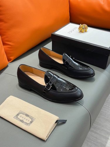 商品名称：Gucci 古驰 正规码数: 38-44 西装鞋 商品材料：精选 进口牛皮鞋面，柔软羊皮内里；原厂大底。