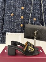 厂价 gucci 古驰经典老花马衔扣 粗跟拖鞋 夏天最值得入手的单品 自带高级气场的凉鞋 搭配裙装裤装率性洒脱 日常度假都是必不可少 鞋面采用原版定制材质 内里