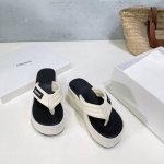 高品质出厂 ！小众潮牌Coperni25春夏松糕厚底坡跟极简夹脚拖鞋凉鞋！人字拖裸感夹脚拖 让你每一步都轻松！ 瞧这春夏系列配色，简直美到让人心动不已，必须收入