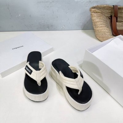 高品质出厂 ！小众潮牌Coperni25春夏松糕厚底坡跟极简夹脚拖鞋凉鞋！人字拖裸感夹脚拖 让你每一步都轻松！ 瞧这春夏系列配色，简直美到让人心动不已，必须收入