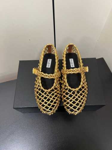 P400Alaia 新品 阿莱亚镂空平底芭蕾舞鞋单鞋 凉鞋 原版购入法国一线奢侈品牌Alaia品牌源自其创始人，Azzedine Alaia是上世纪80 年代“