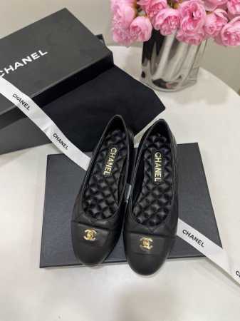橙子出厂价 Chanel 香奈儿春夏新款 金属扣菱格平底单鞋 芭蕾舞鞋 香奶奶超美单鞋~好好穿又高级的一脚蹬。焕新演绎小香系列标志性的风格，无论是打造日常造型或 - 点击图像关闭