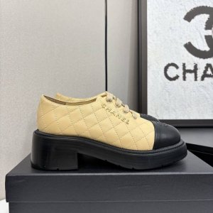 chanel 小香25K新品单鞋 原版1:1复刻 经典中的经典 无论搭配裤装还是裙装都是完美 小圆头的设计很好的修饰脚型 小仙女们必备！ 鞋面采用进口小牛皮 内