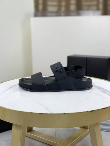 工厂P价P 顶级版本 Prada 普拉达新款休闲拖鞋，原版官网、完美做工 透射出一种尊贵奢华，于普拉达高端超凡工艺中升华其奢侈定义。原版组合大底，码数：39-4