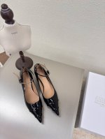 猫跟 尖头 单鞋 Mm6 Maison Margiela 黑色 小牛漆皮 大热时尚风格 黑色 Mm6 Maison Margiela的实验性从功能主义的解构美学