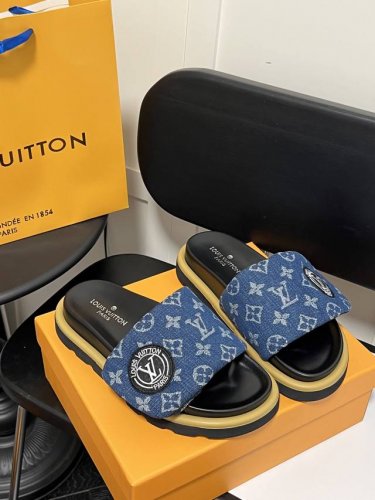 橙子出厂价p louis Vuitton 路易威登 Lv新配色 休闲魔术贴拖鞋 平底凉拖 情侣款 pool pillow Comfort 必入系列 魔术贴高级慵