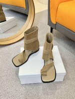 工厂p批p 小众高级感凉鞋 夏日必备 夏日新品 这双欧货真皮方头套趾内增高罗马风凉鞋 小众又高级 简约设计中透露着法式的优雅 无论是日常还是聚会 都能轻松驾驭