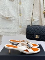 厂价 Chane*｜小香25C早春新品双C大圆扣高跟交叉拖鞋 香家的这款中古系列真的太美了 真的把女人的优雅知性气质表现的淋漓尽致！ 脚感舒适！上脚超级仙美又百