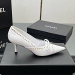 厂价 高品质！2025新款Chanel香奈儿 小香布洛克尖头高跟鞋 单鞋 香奶奶家一贯的优雅名媛气质 高级感十足！上脚非常Nice～不管光脚穿或搭配裙装、裤装、