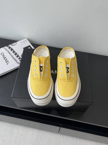 Chanel 香奈儿25Ss隐藏中古款帆布鞋 半拖款 Vintage感满满 中古复刻款 帆布鞋适配春夏 黑白拼接就很Chanel 配合袜子就很复古学院的感觉码数