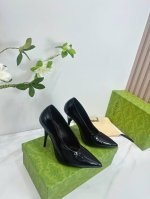2025 Sss新款报到 Gucci 古*奇 原单品质 原汁原味的欧式风格 上脚非常完美穿搭上配此鞋 优雅大方 晶莹剔透 无论种各配件材质 都是家独一比一定制