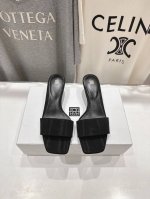 高版本出厂 小众潮物Toteme 2025Ss新款小高跟拖鞋！正品购入打版开发.#.版型绝美～ 不挑任何腿型#绝对是今年最佳之作 ！ 一定要Get到的美～上脚舒