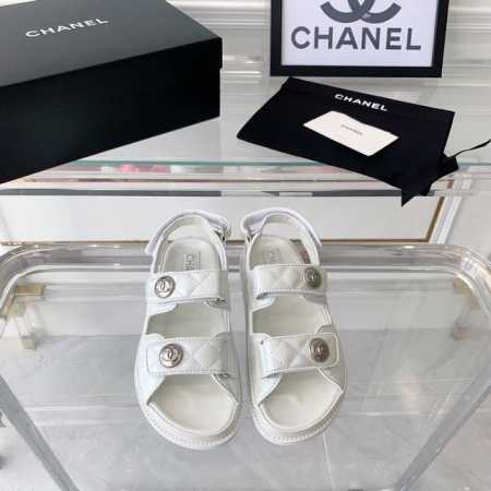 Chanel新款沙滩鞋 顶级版本 超级推荐款 上脚依然让我心甘情愿剁手入 原版环保羊皮里 全层奢侈真皮大底 Size：35-40 - 点击图像关闭