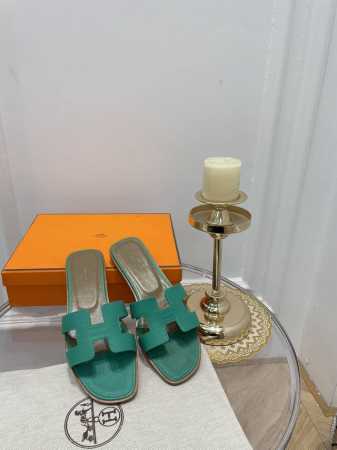 爱马仕 HerméS 经典 工 字拖 高品 原版工艺 孔雀蓝 款式经典 简约 此款主要对比的就是工艺 品质 爱马仕 HerméS 夏天开始不一样的夏天生活 爱马 - 点击图像关闭