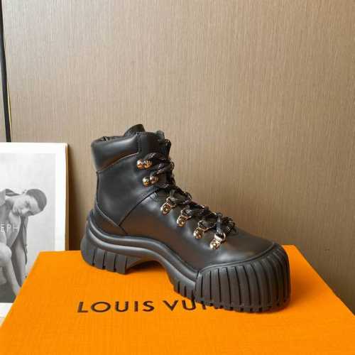 经典款 Louis Vuitton路易威登走秀新款 高端定制 1：1刻复 各大明星网红走秀款，百年经典 上脚舒适 搭配路易威登标识压纹皮革标签和耐磨皮革外底。