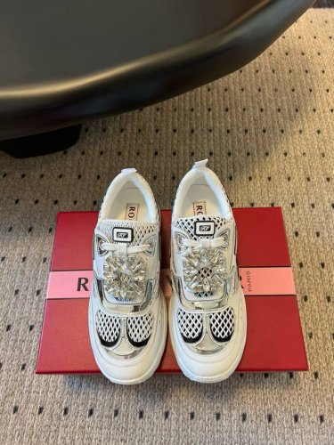 代购级Roger Vivier经典爆款Viv' On The Run 系列钻扣厚底增高运动鞋 heel 5Cm 上身秒变大长腿 增高效果满分 本款Viv' On