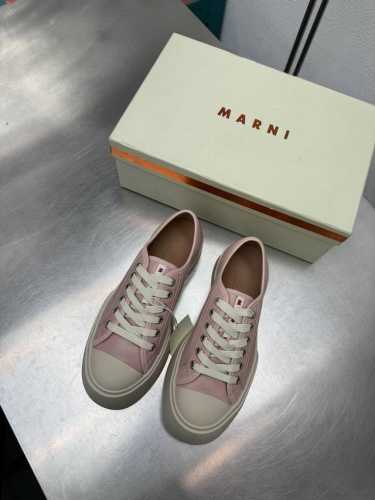 绑带 厚底舒适 玛尼 Marni 系列厚底 玛尼 家族元素设计 烫印 粉色小牛皮 烫金 工艺 钢印压模而成立体感十足 对标对版 内里舒适小牛皮 原版一致车线固特