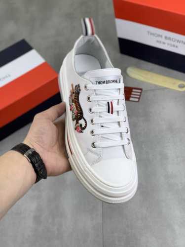 工厂p价p 实价 Thom Browne 汤姆.布朗 Tb官网同款 原单爆款运动鞋 头层牛皮加透气布料1 1原板 羊皮内里鞋身配件开模 品质 亲们你还为穿着搭配