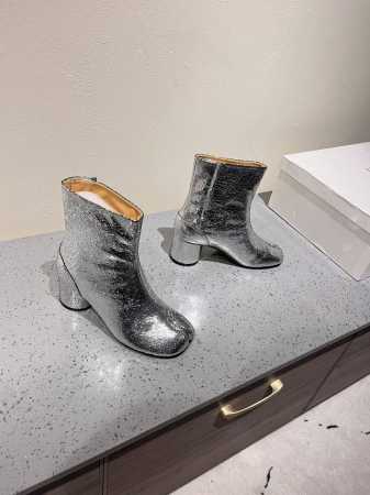 Maisonmargiela MM6马吉拉经典分趾靴系列！ 代购版本！辨识度极高，舒适度满分，不会过时的决绝子单品； 搭配各种风格都可轻松驾驭 小短腿的福音 上 - 点击图像关闭