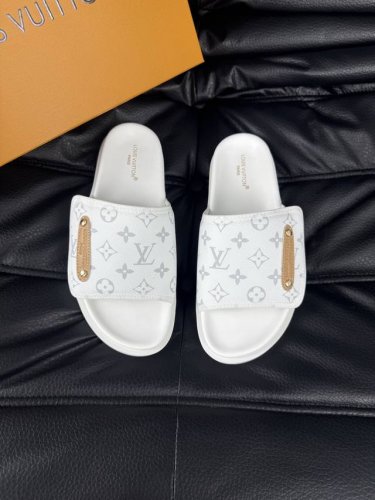 38-45 Louis V*高端精品 奢品拖鞋 1:1高端品质 休闲阳光宽松舒适型 最高版本高品质精品 经夏季必入哦