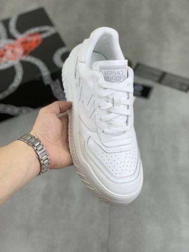 出厂价 实价 Versace 范思哲 正品代购级别，进口原版料，进口原版透气网布面料，拼接牛皮面，进口透气网布内里，时尚滴胶logo胶片搭配，印花图案垫脚，运动